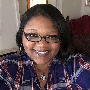 Meet your Posher, Monique